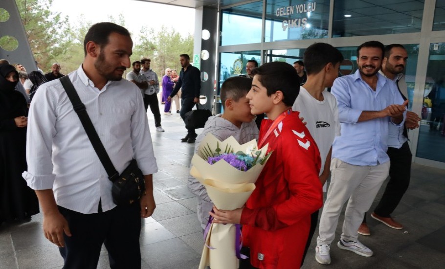 BALKAN ŞAMPİYONU MEMLEKETİ ŞANLIURFA’DA COŞKUYLA KARŞILANDI