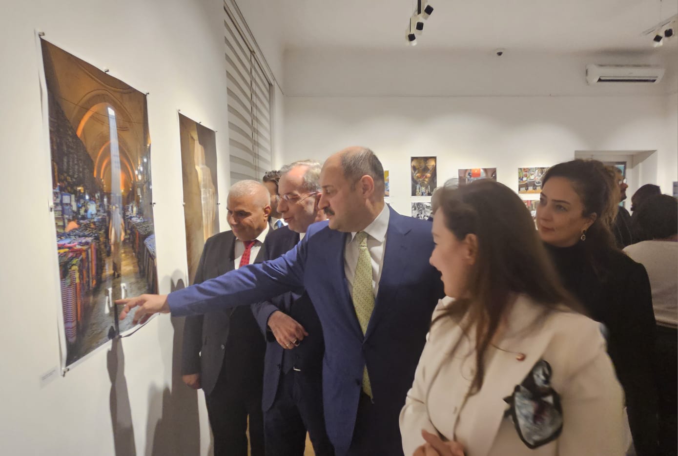 AVUSTURYA’NIN EN ÜNLÜ FOTOĞRAF SANATÇISI, ŞANLIURFA’DA ÇEKTİĞİ FOTOĞRAFLARI VİYANA’DA SERGİLEDİ
