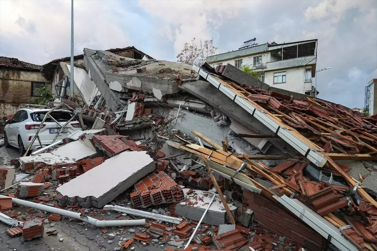 BALIKESİR BİR KEZ DAHA SALLANDI! SINDIRGI’DA 4.6’LIK DEPREM PANİK YARATTI