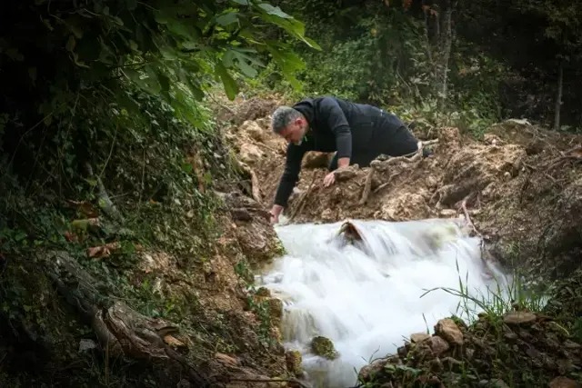 20 YIL SONRA YENİDEN AKTI: SINDIRGI’DA DEPREMİN ARDINDAN GELEN MUCİZE