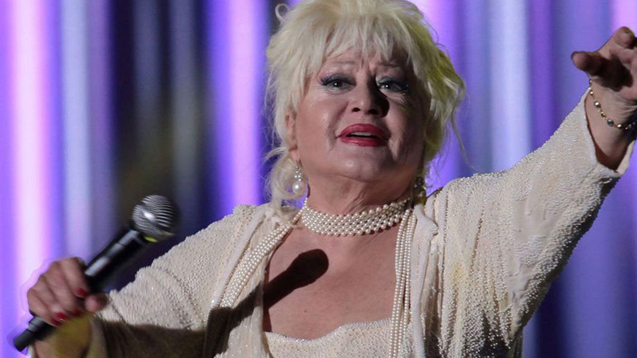 TÜRK SANAT MÜZİĞİ’NİN EFSANE SESİ MUAZZEZ ABACI HAYATINI KAYBETTİ