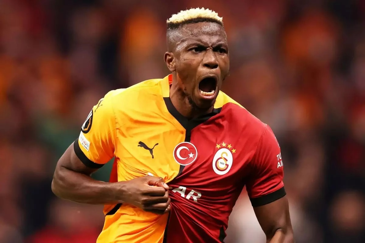 GALATASARAY’A VICTOR OSIMHEN ŞOKU! YILDIZ GOLCÜ MAÇI TAMAMLAYAMADI
