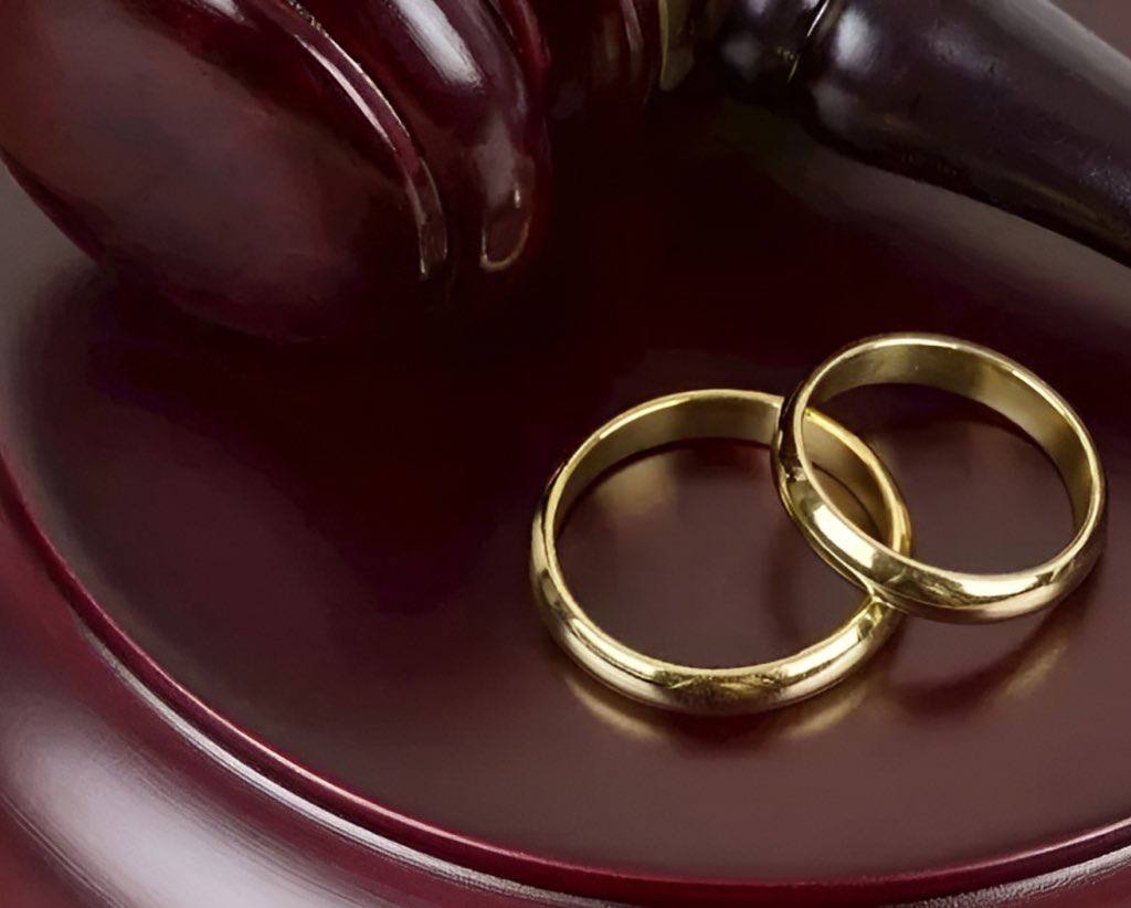 SOSYAL MEDYADA BAŞKA KADINLARI BEĞENMEK ‘AĞIR KUSUR’ SAYILDI