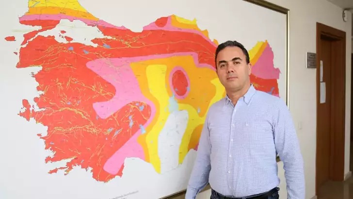 ANTALYA’DA PEŞ PEŞE DEPREMLER SONRASI KRİTİK UYARI! GÖZLER DENİZİN ALTINA ÇEVRİLDİ