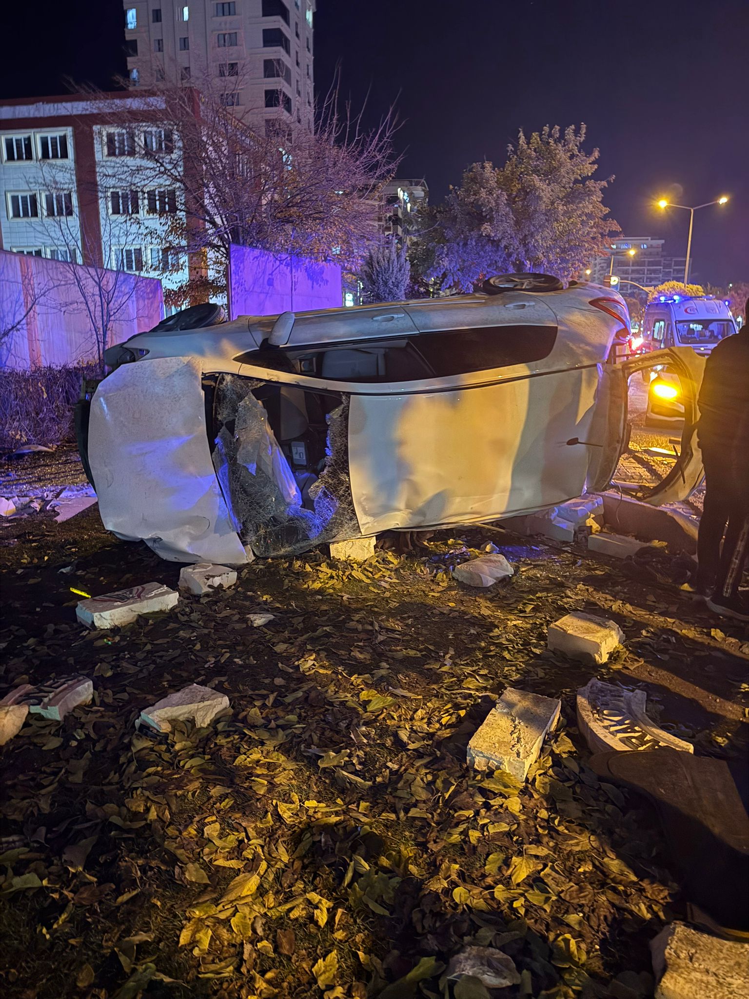   Şanlıurfa'da Trafik Kazası: Karaköprü GAP Bulvarı'nda 2 Yaralı