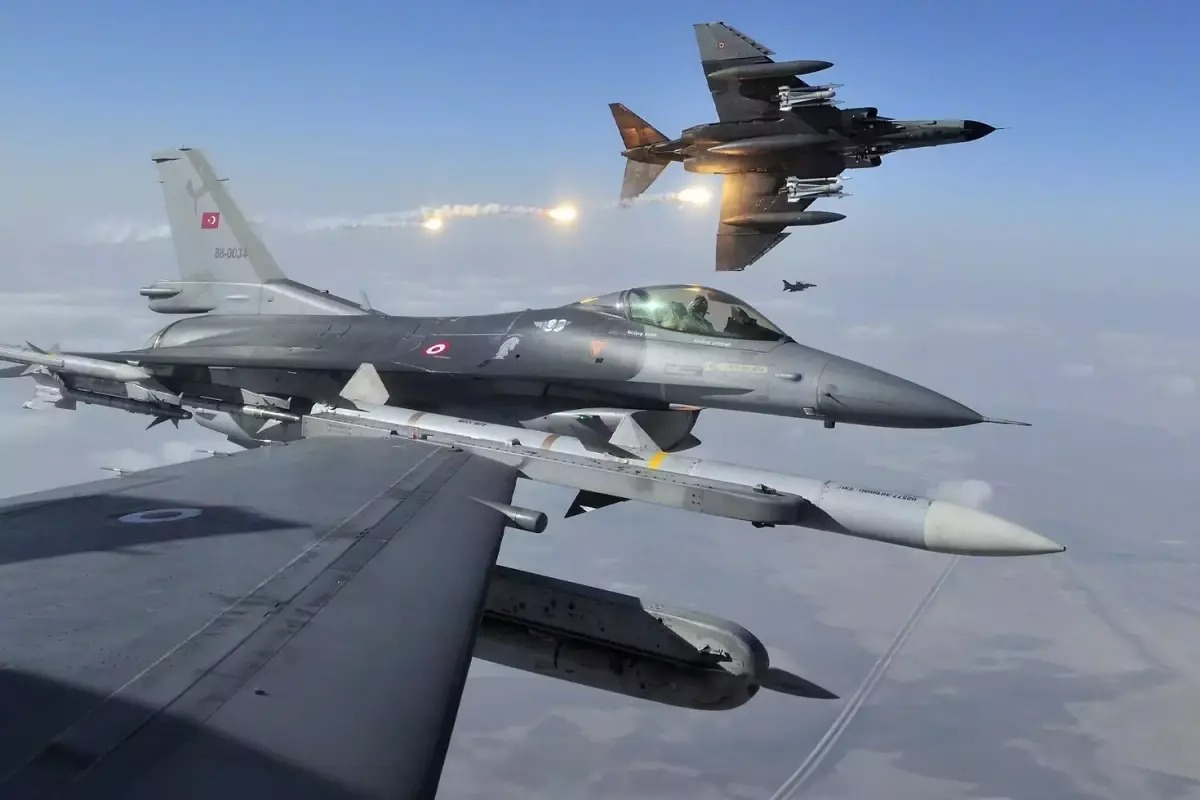 HAVA SAHASINDA ALARM ANLARI! TÜRKİYE’Yİ HAREKETE GEÇİREN CİSİM VURULDU