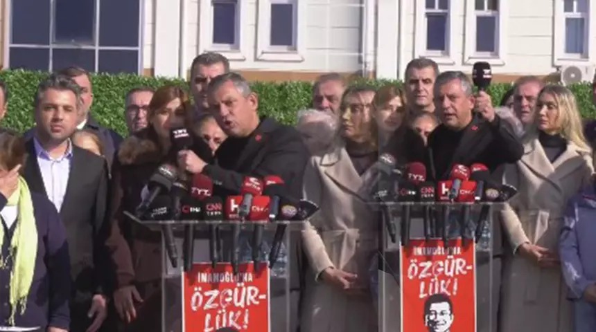 ÖZGÜR ÖZEL TRT MİKROFONUNU ALDI, SERT KONUŞTU: “KİMSE BİZDEN HELALLİK BEKLEMESİN”