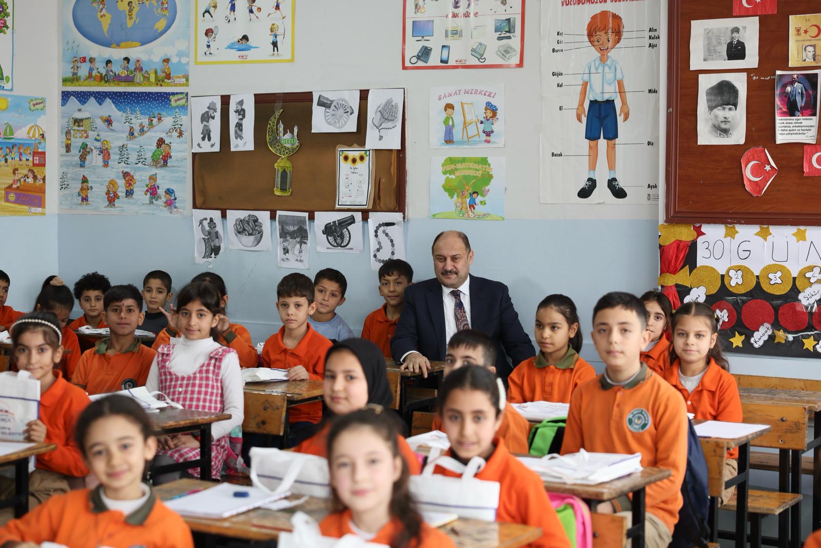 BAŞKAN GÜLPINAR, “HİKAYEMDE KONUĞUM VAR” ETKİNLİĞİNDE ÖĞRENCİLERLE BULUŞTU