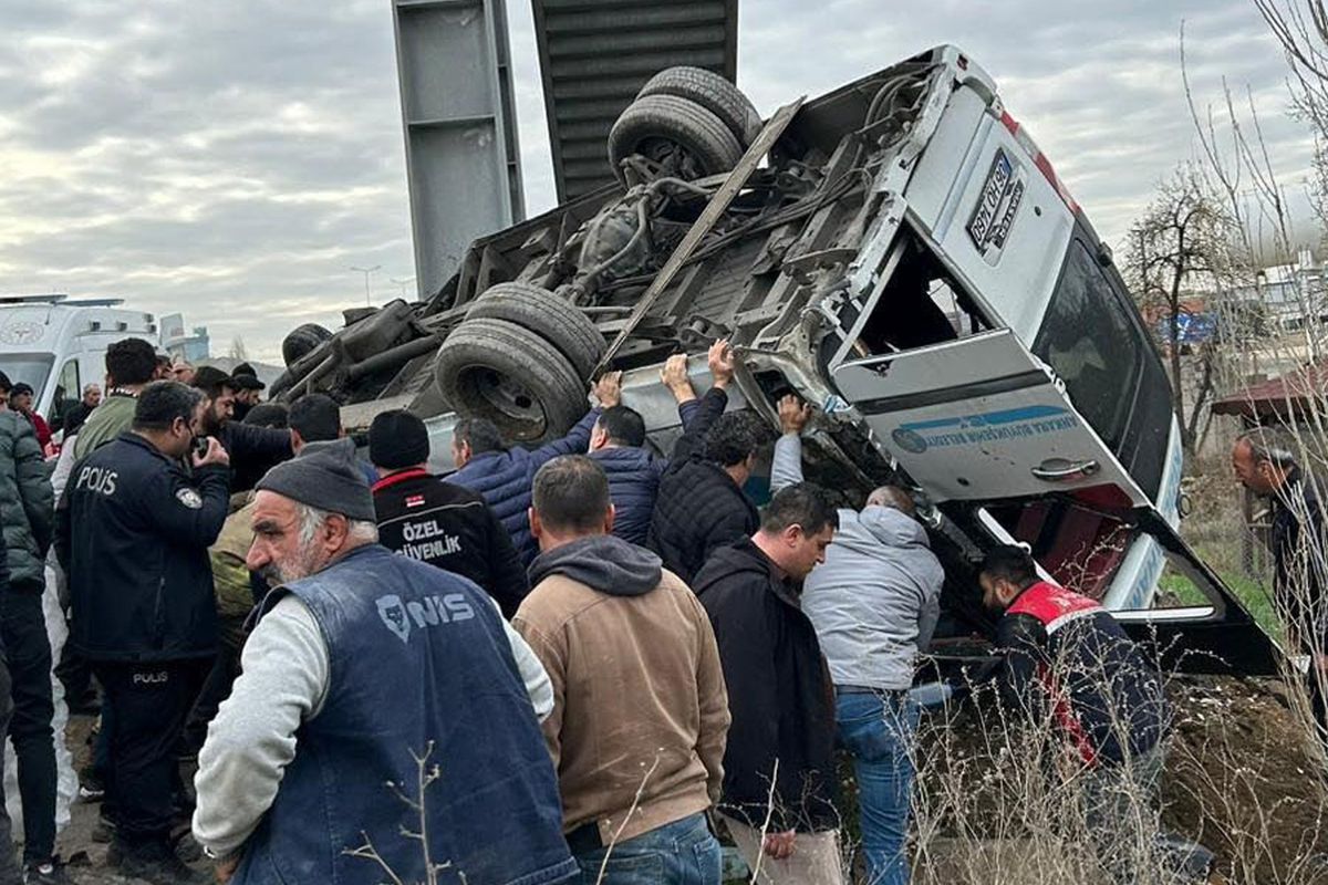 ANKARA’DA OTOBÜS FACİASI ÜST GEÇİDE ÇARPTI CAN KAYBI VAR