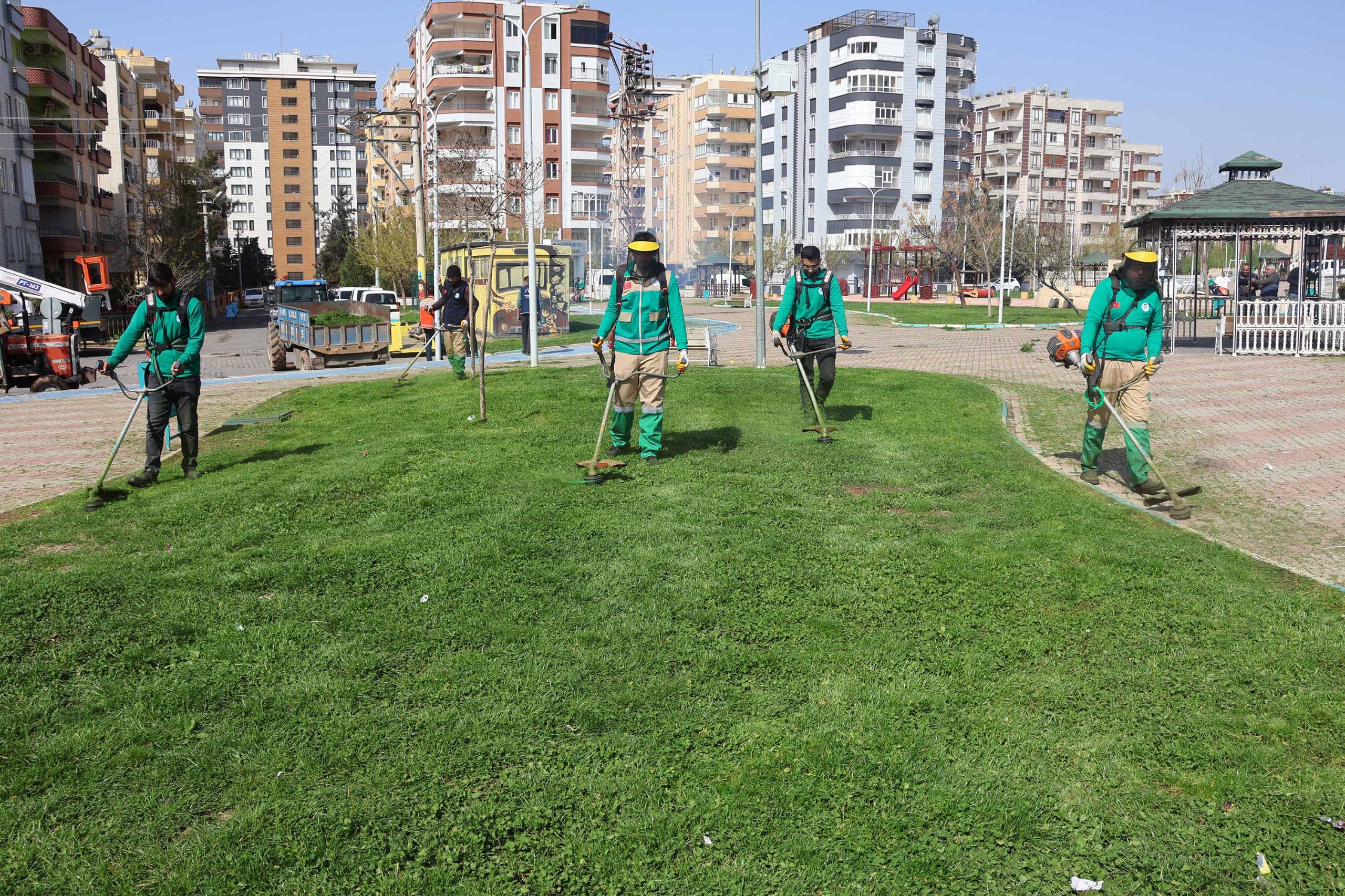 Haliliye Belediyesi’nden Park ve Yeşil Alanlarda Bakım Seferberliği