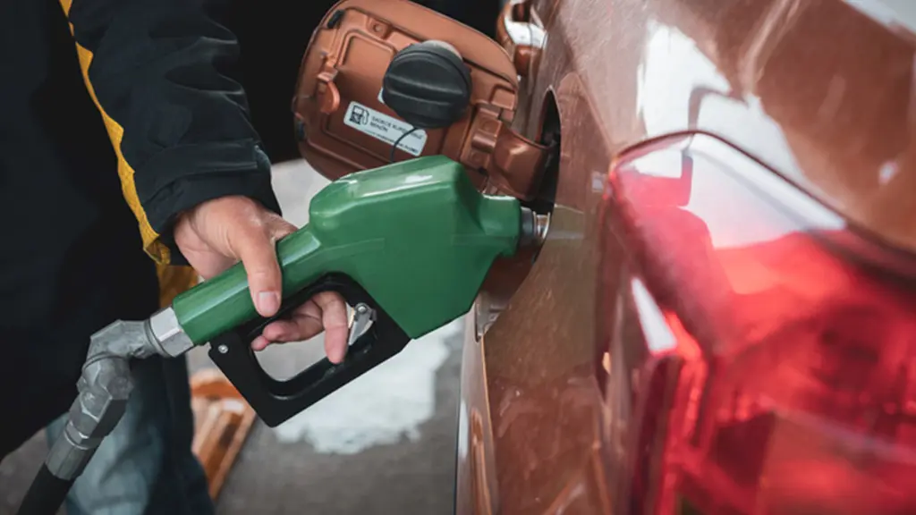 Akaryakıtta Çifte Müjde: Benzine İndirim Geldi, Motorinde Büyük Düşüş Yolda!
