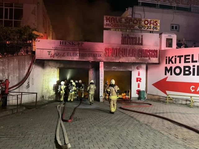 Başakşehir’de Korku Dolu Gece: Patlamayla Başlayan Yangın 8 Saatte Söndürüldü
