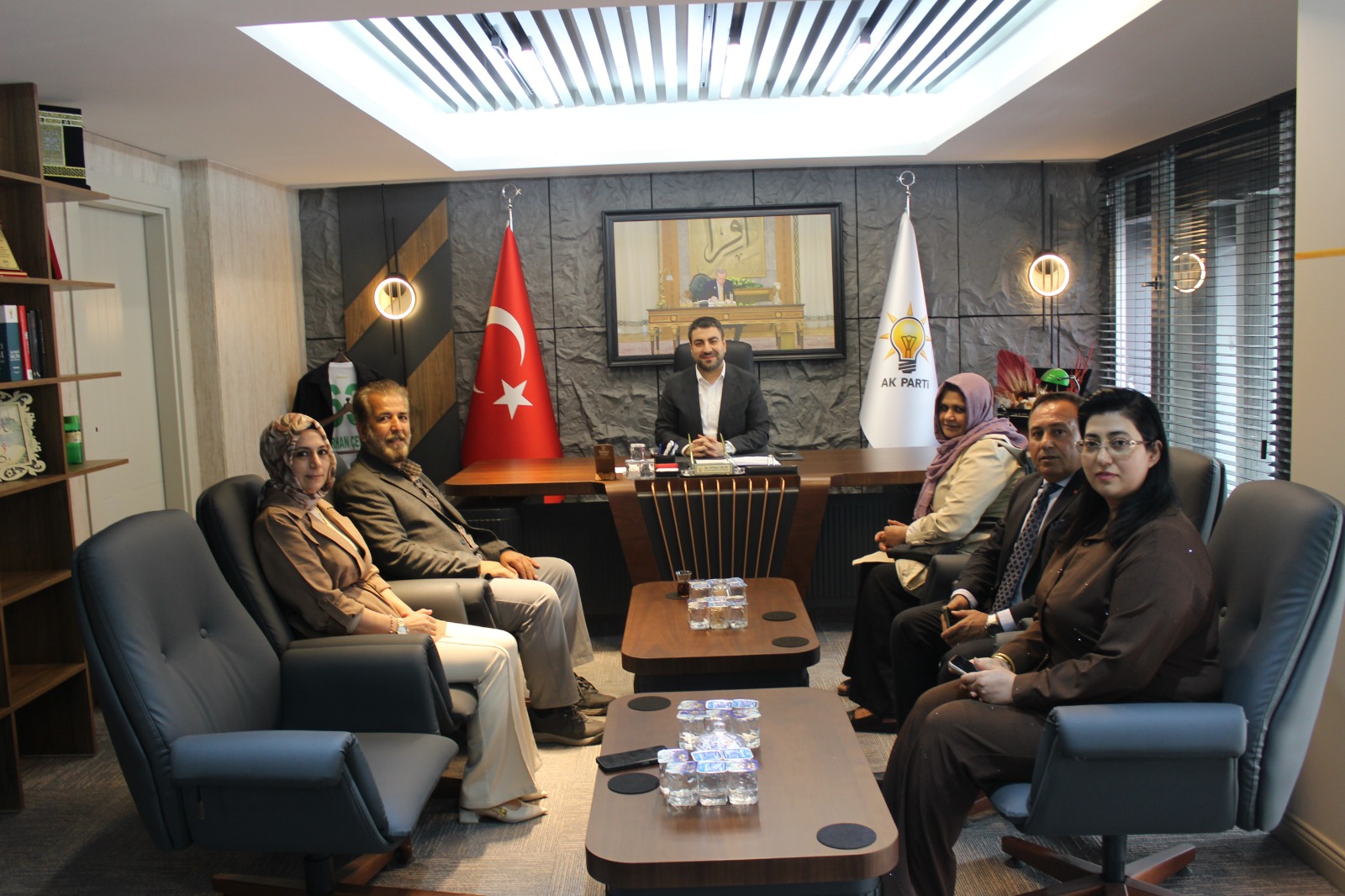  Mor Afrem  Urfa  Kilisesi Pastörü Eyüp Badem, AK Parti Karaköprü İlçe Başkanı Orhan Çelik’i Ziyaret Etti 