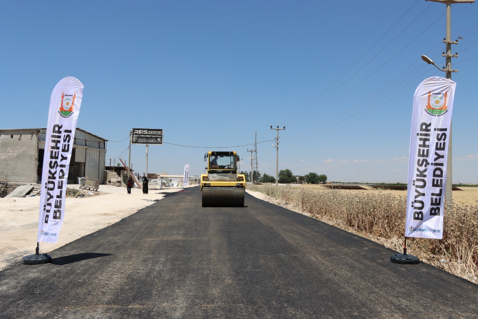 Harran-Akçakale Yolunda Asfalt Hamlesi: 17 Kilometrelik Güzergâh Yenileniyor