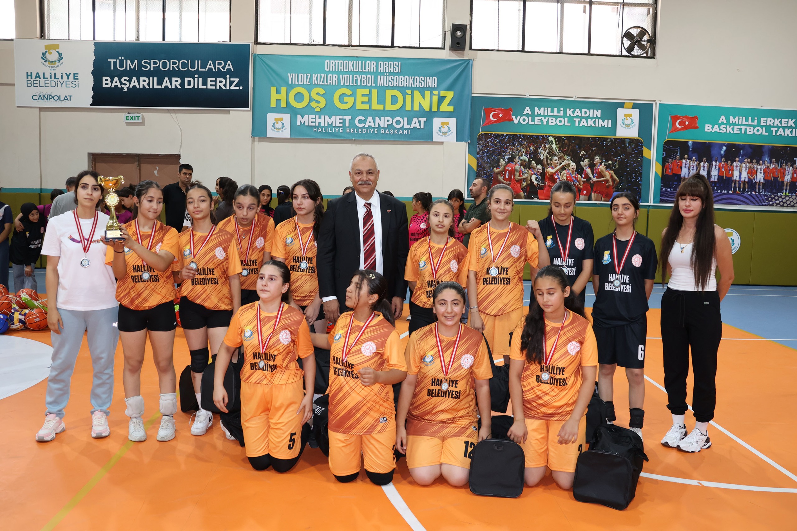 Haliliye'de Ortaokullar Arası Voleybol Turnuvası Nefes Kesti