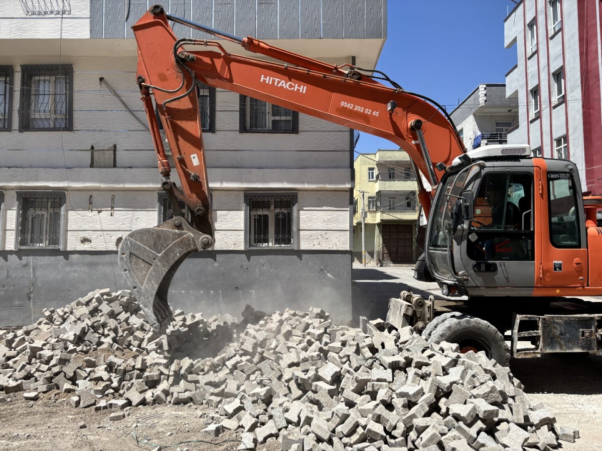 Eyyübiye’de Yol Yapım Seferberliği Sürüyor: İlk 6 Ayda 160 Bin Metrekare Parke Döşendi