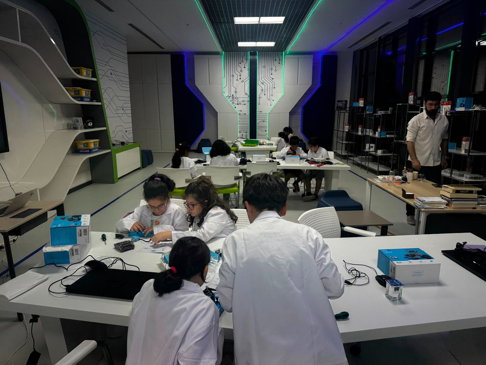 TÜBİTAK Yaz Akademileri Şanlıurfa'da Başladı: Geleceğin Mühendisleri Bilim Merkezi'nde Yetişiyor