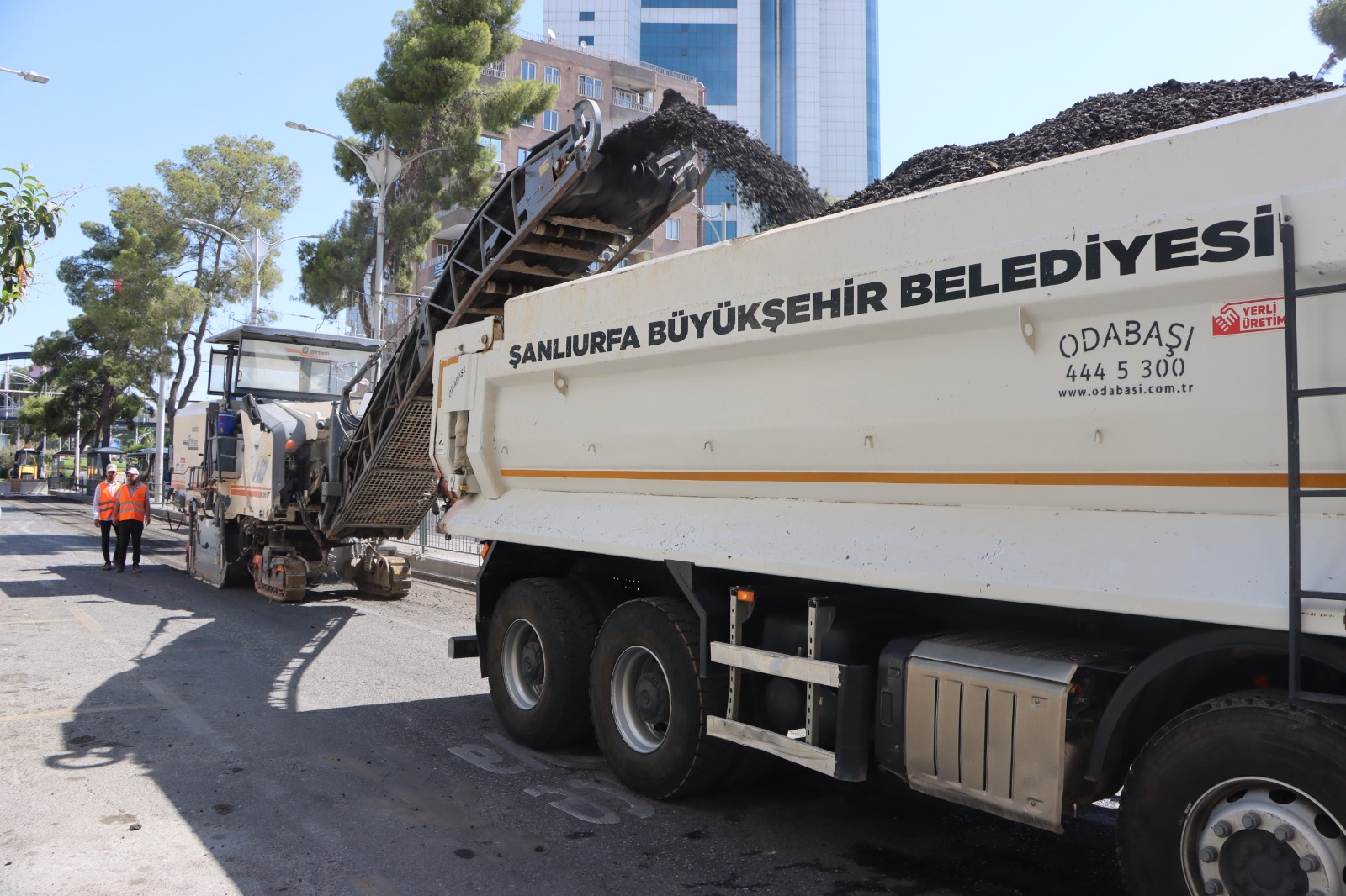 ATATÜRK BULVARI'NDA ASFALT SEFERBERLİĞİ! TRAFİĞE GEÇİCİ KAPATILDI