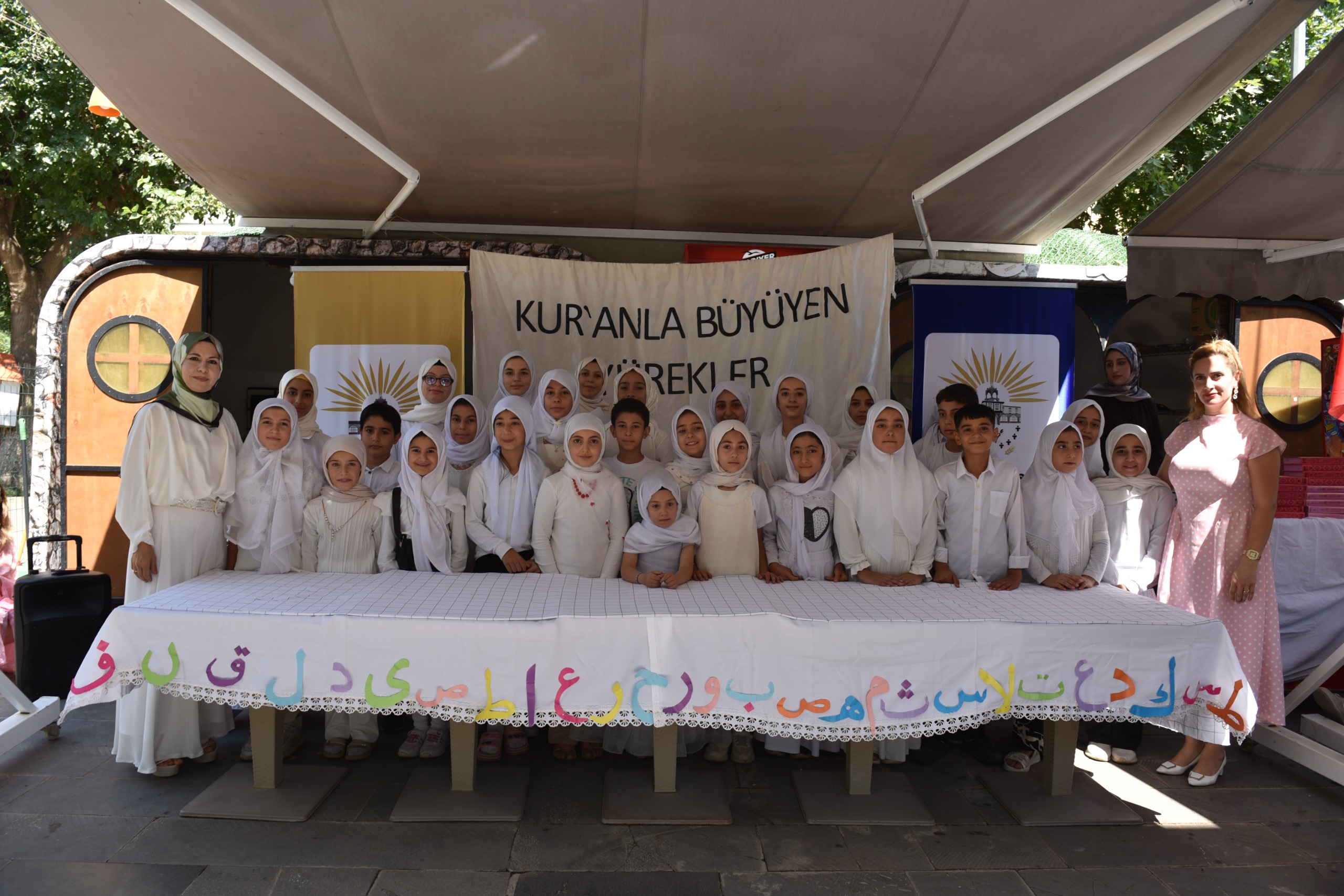 SİVEREK’TE KUR’AN-I KERİM’E GEÇEN 28 ÖĞRENCİ İÇİN ANLAMLI KUTLAMA