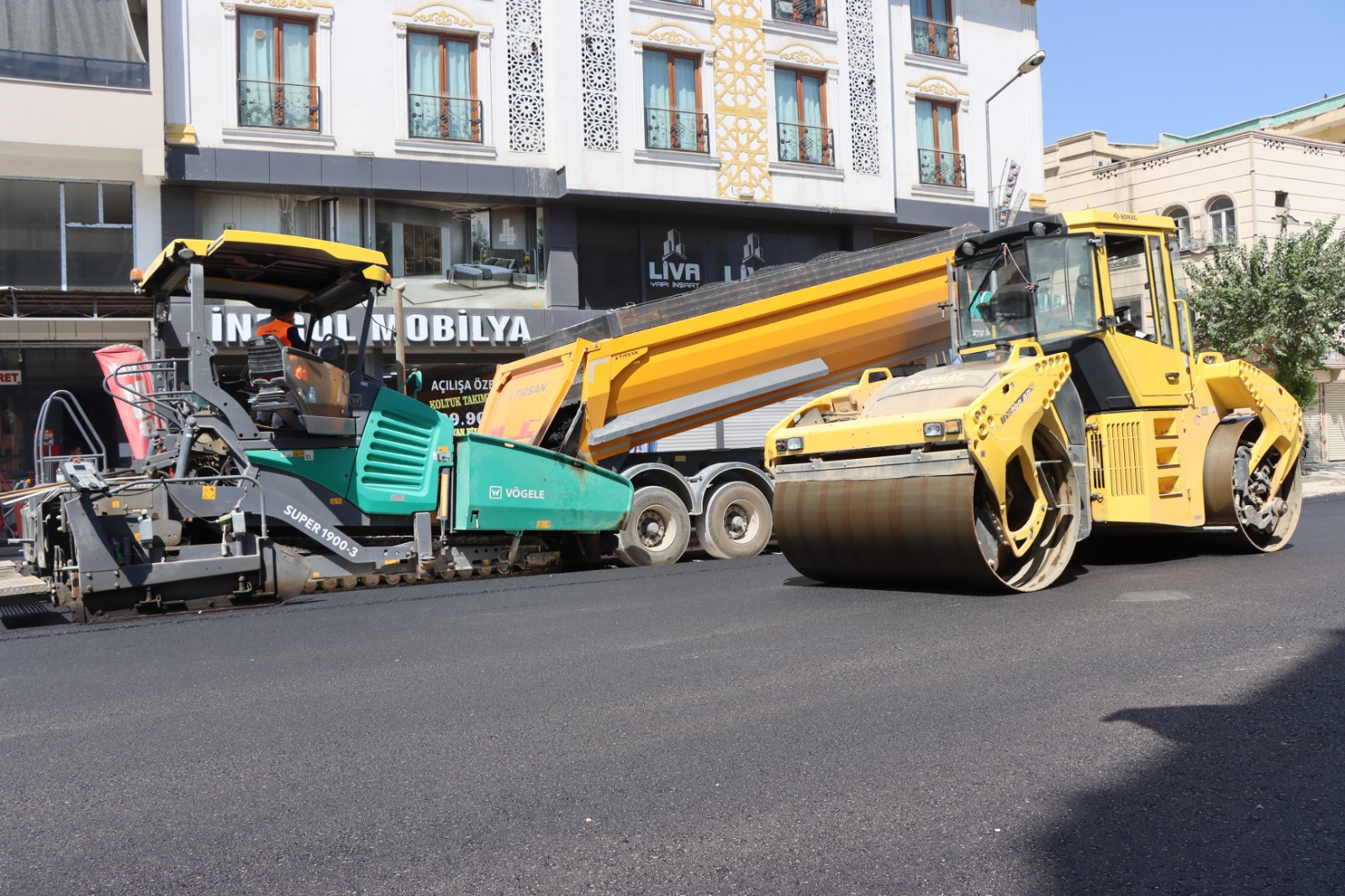SİVEREK’TE ADNAN MENDERES CADDESİ YENİLENİYOR