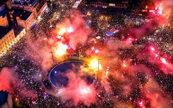SIRBİSTAN’DA TARİHİ SEÇİM! VUCIC’İN 12 YILLIK İKTİDARI SONA ERDİ