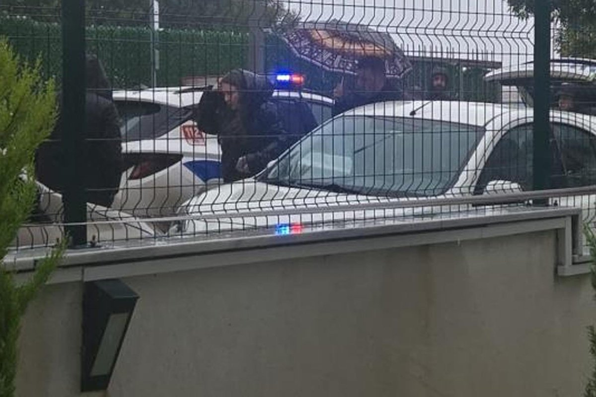 AVCILAR’DA OKUL ÖNÜNDE KANLI KAVGA: BEKÇİ VELİYİ AYAĞINDAN VURDU!