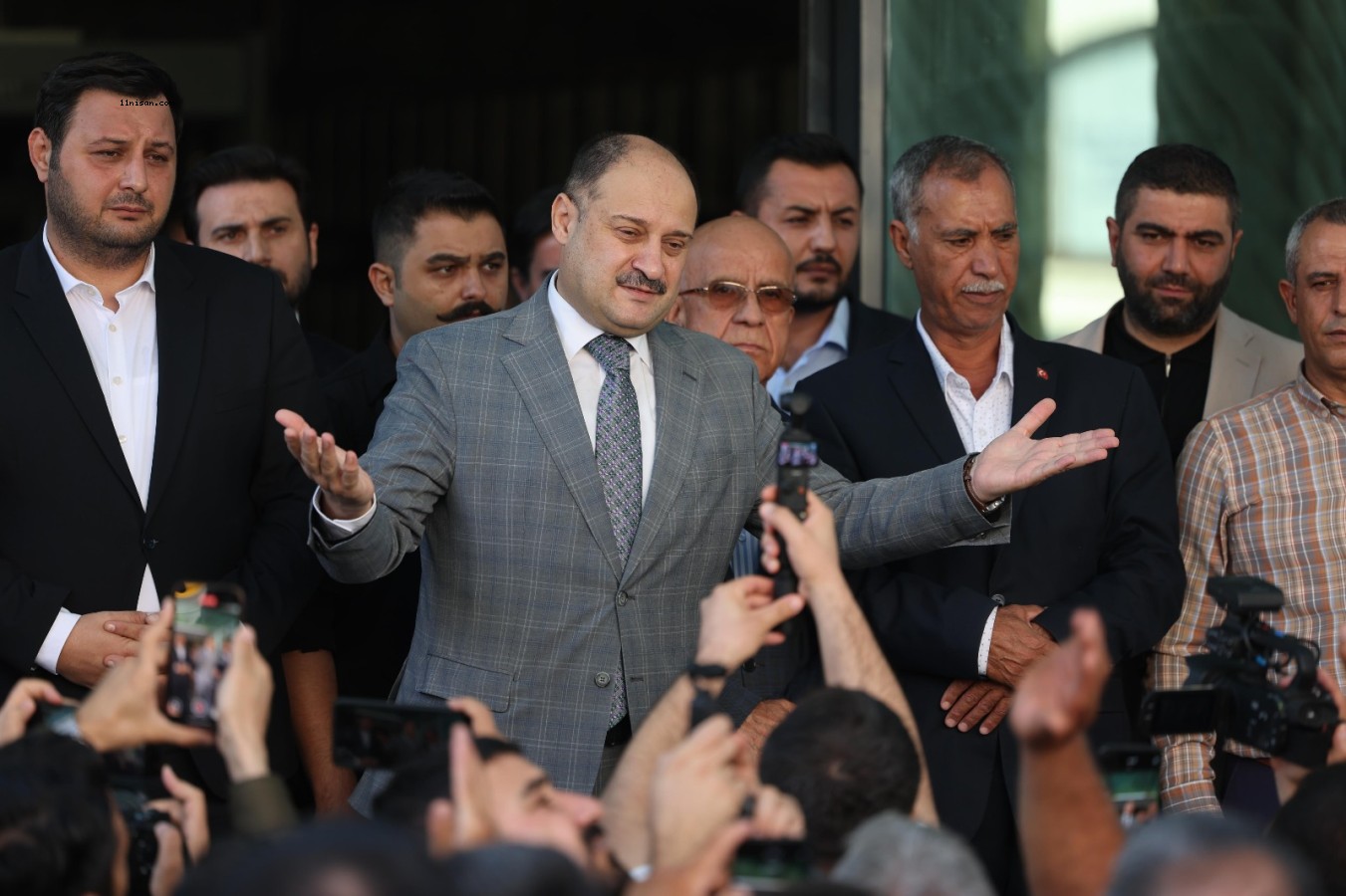 ŞANLIURFA’DA GEÇİCİ İŞÇİLERİN HAYALİ, BAŞKAN GÜLPINAR İLE GERÇEK OLDU;