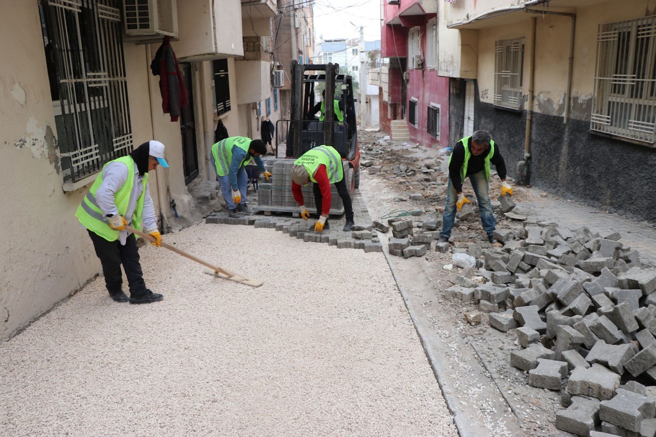 Haliliye Belediyesi 4 mahallede üstyapı çalışmalarını sürdürüyor;
