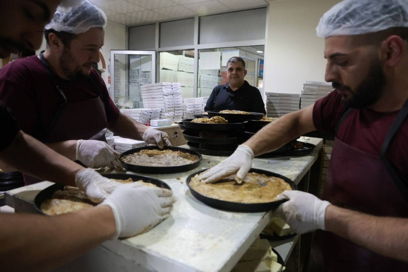 Odun ateşinde pişirilen iftar ve sahur sofralarının vazgeçilmezi: ‘Tahinli pide’;