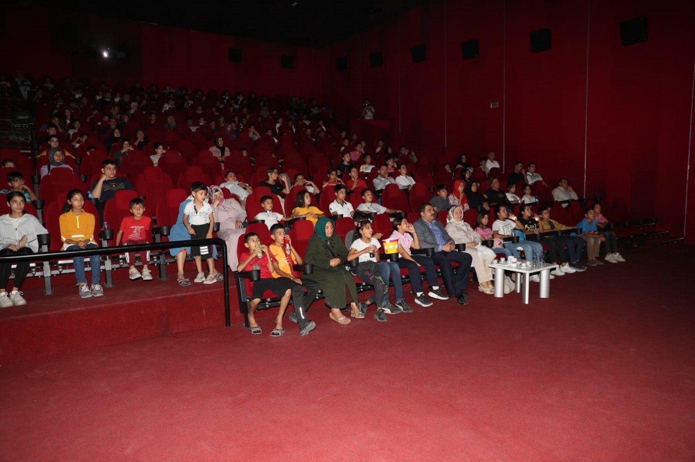 Haliliye’de çocuklar “Kesişme: İyi ki Varsın Eren” filmini izledi