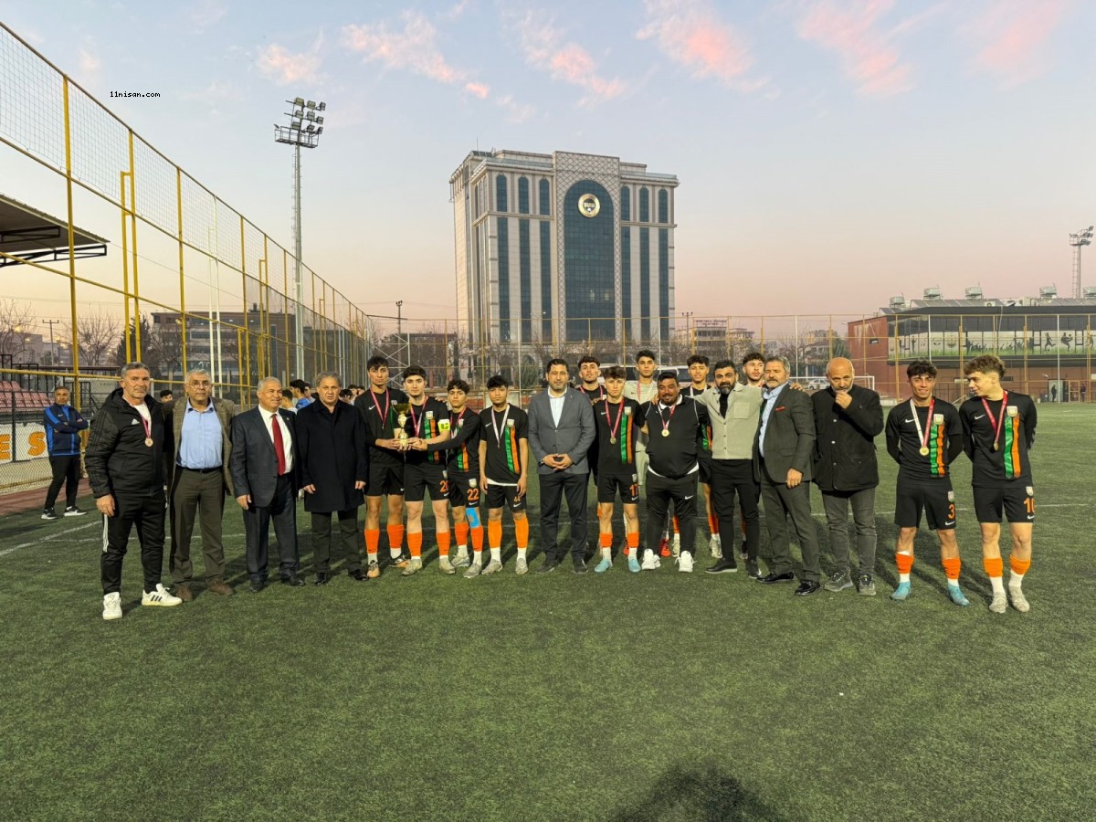 ŞANLIURFA BÜYÜKŞEHİR BELEDİYE SPOR U18 TAKIMI LİGİ LİDER OLARAK KAPATTI;