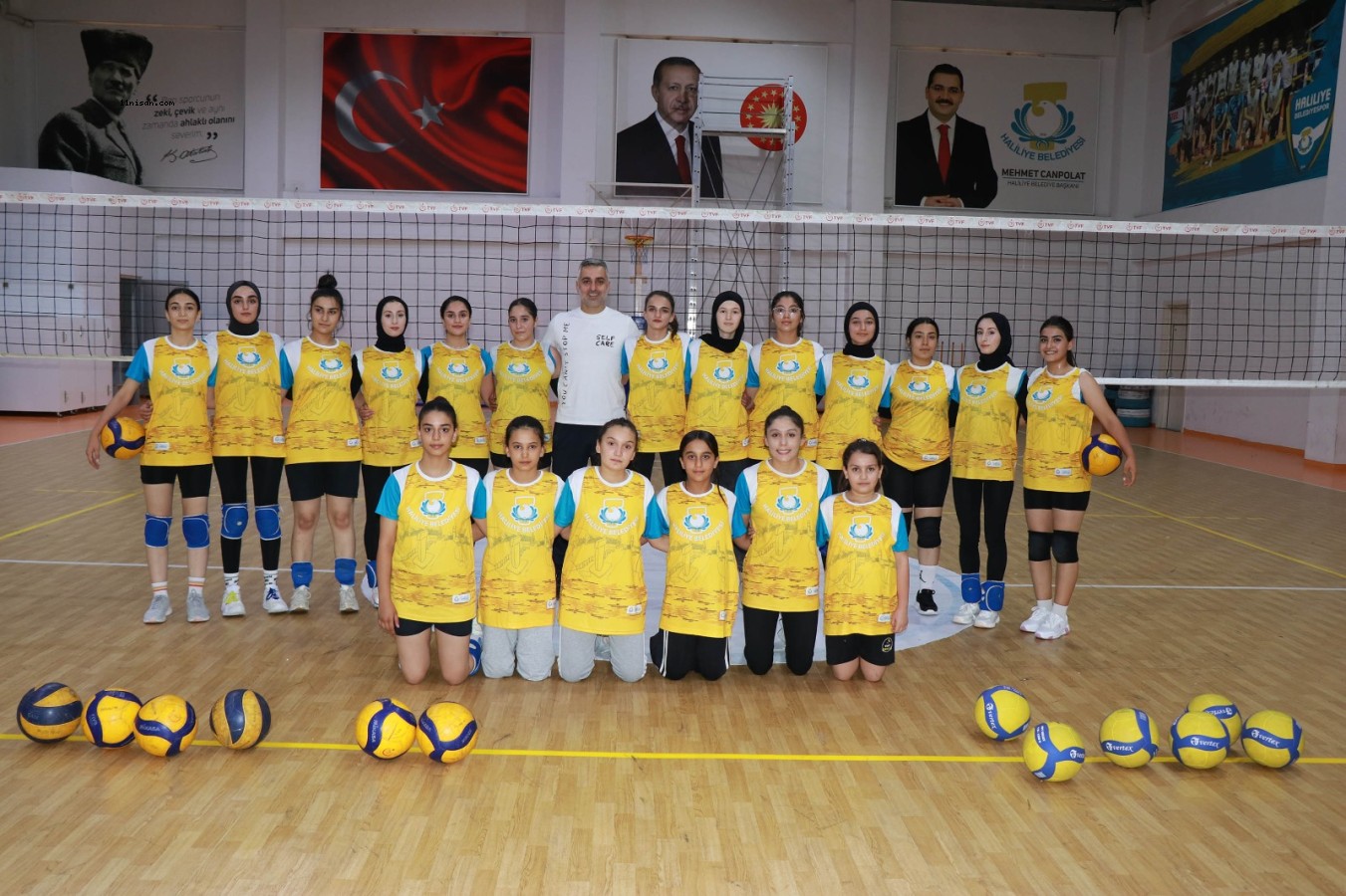 VOLEYBOL KURSU ÖĞRENCİLERİNDEN BAŞKAN CANPOLAT’A TEŞEKKÜR;