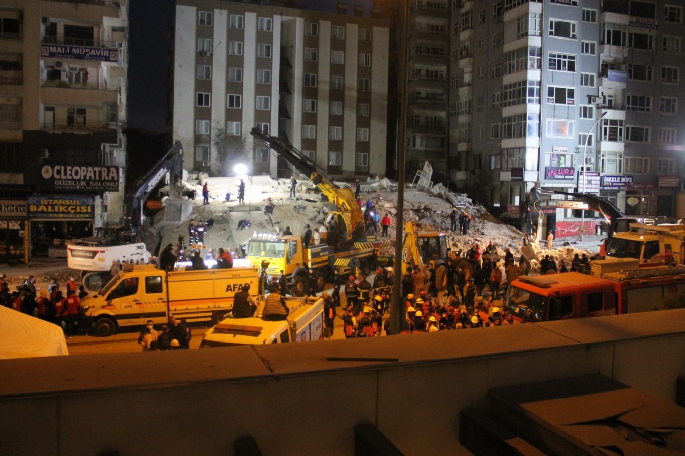 Şanlıurfa'da çöken binada arama kurtarma çalışmaları tamamlandı;