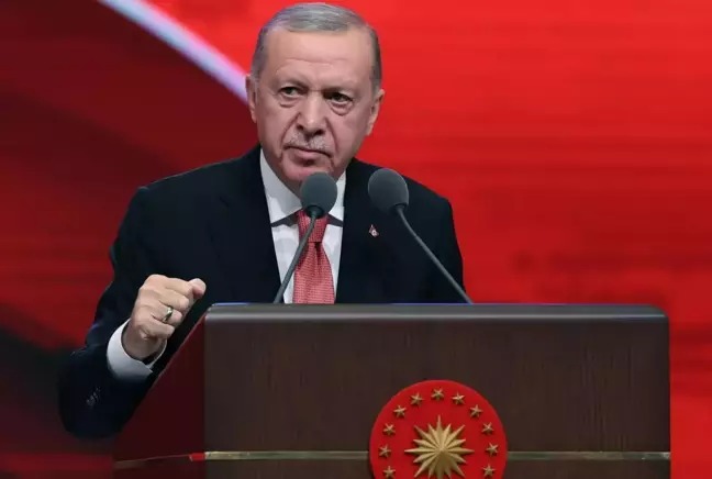 ERDOĞAN'DAN TÖRENE DAMGA VURAN ÇIKIŞ: SOKAKLARDA TERÖR ESTİRİYORLAR;
