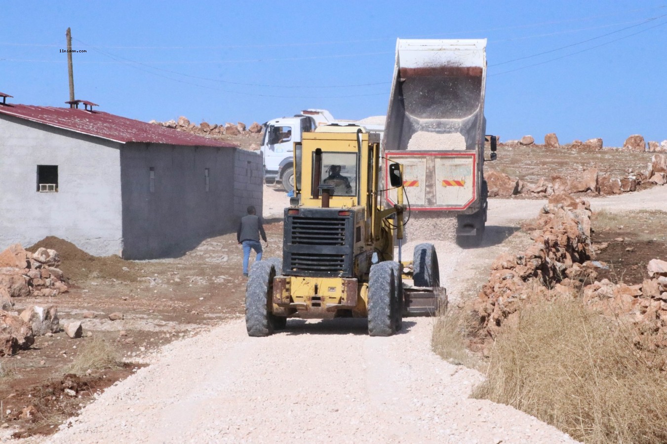 BAŞKAN CANPOLAT İLE KIRSAL MAHALLELER KONFORLU YOLLARA KAVUŞUYOR;