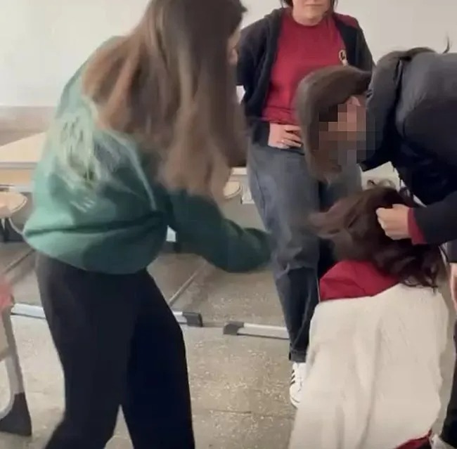 Valilik açıkladı! Sivas’ta lise öğrencisine yönelik darp olayında 7 öğrenciye adli işlem başlatıldı!;