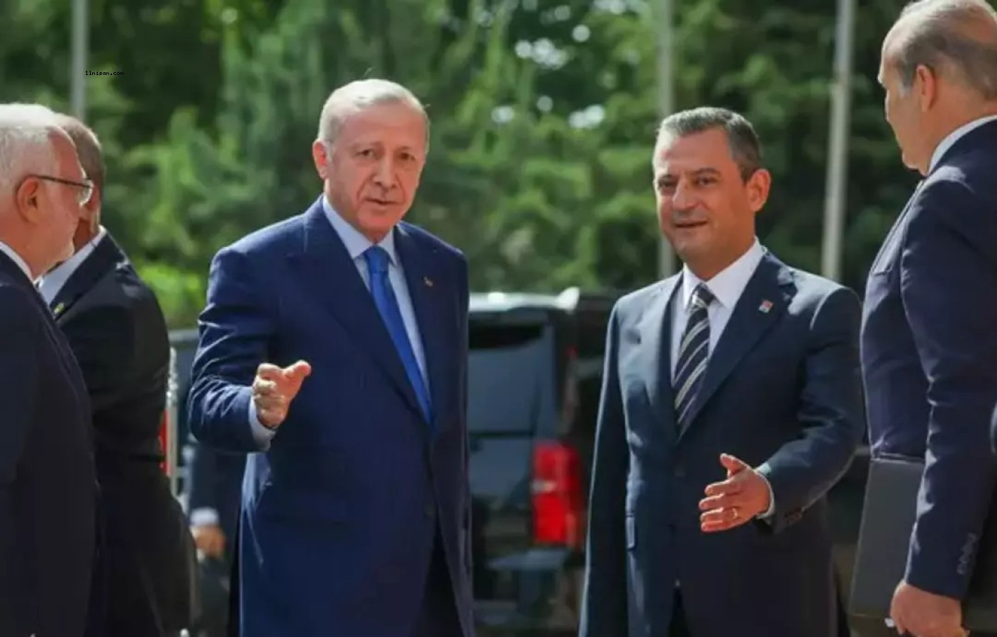 BİRİNCİ PARTİ POLEMİĞİ SÜRERKEN... YENİ ANKET! ARADAKİ FARK DİKAT ÇEKTİ!