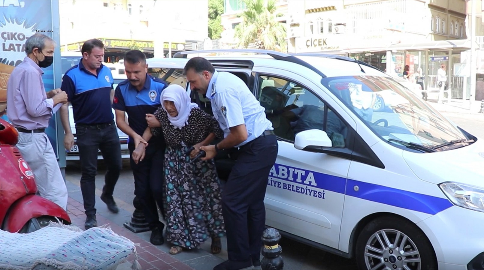 Urfa’da 96 yaşındaki kadının maaş çilesine zabıta koştu!;