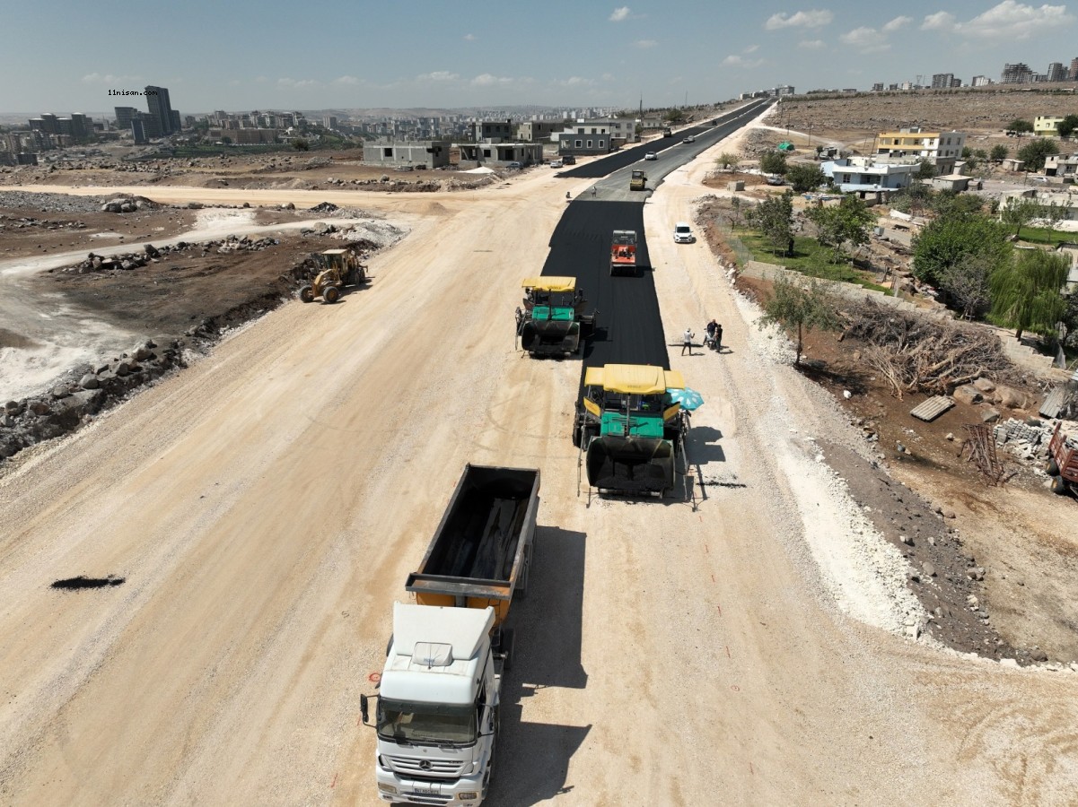 ŞANLIURFA BÜYÜKŞEHİR BELEDİYESİ ŞEHİR HASTANESİ YOLUNDA ASFALT SERİMİ HIZLA SÜRÜYOR;