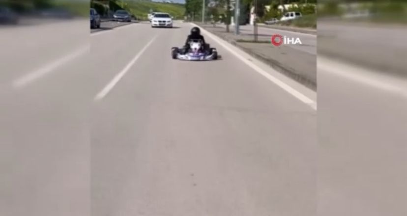 Go kart sürücüsü pisti şaşırdı, trafiğe çıkıp drift attı;