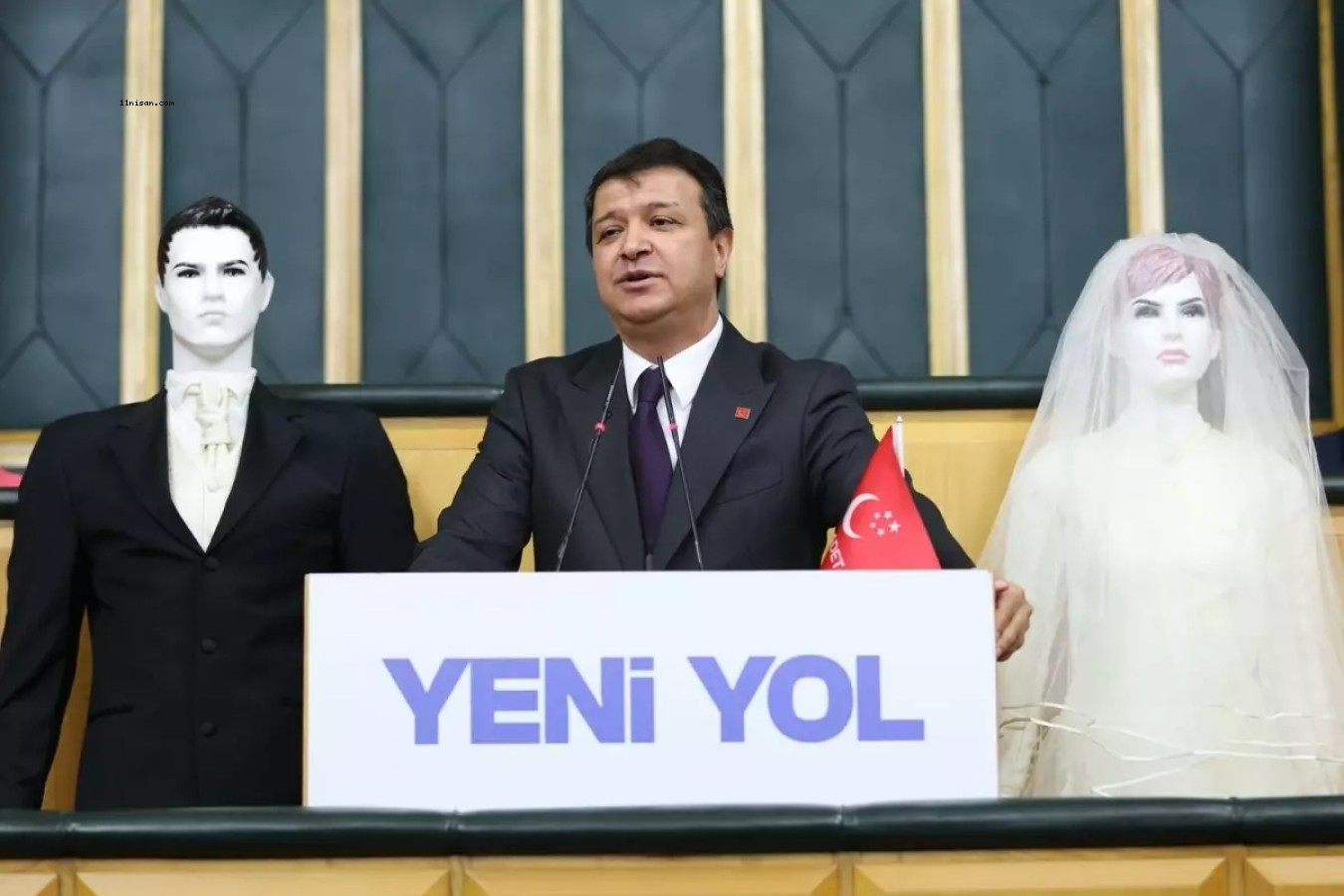 TBMM'DE İLGİNÇ GÖRÜNTÜ! KÜRSİYE BÖYLE ÇIKTI;