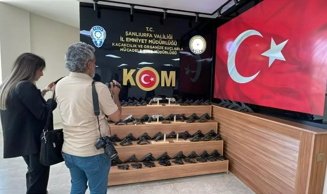 ŞANLIRFA'DA 65 RUHSATSIZ TABANCA ELE GEÇİRİLDİ
