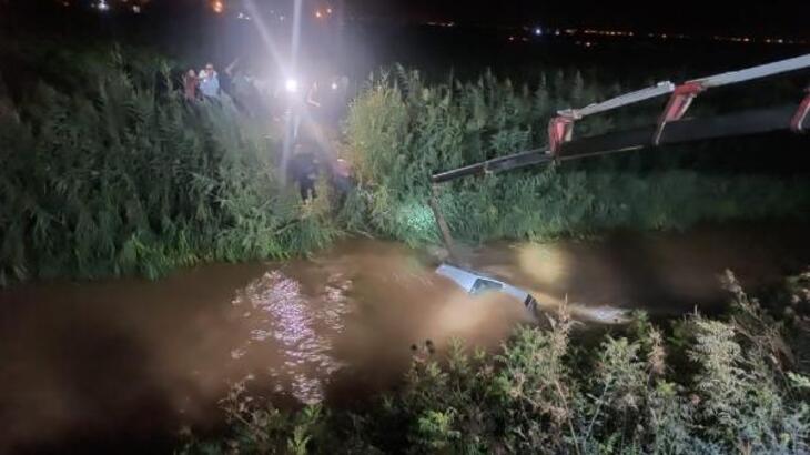 Urfa'da otomobil sulama kanalına uçtu: Anne ve 2 çocuğu öldü;