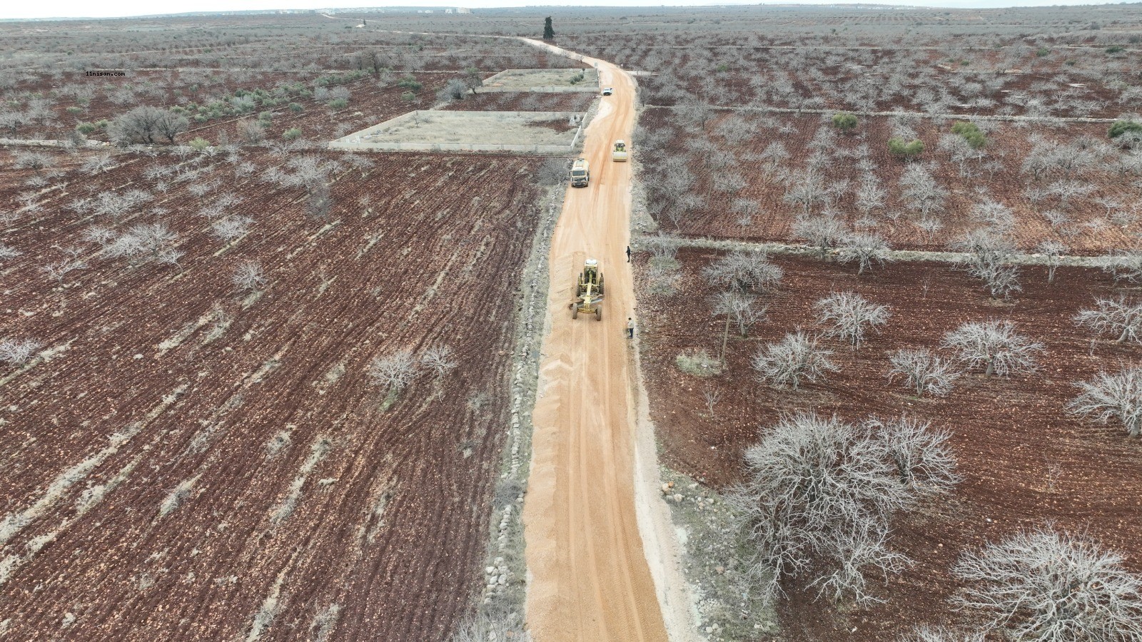 BÜYÜKŞEHİR BELEDİYESİ, KIRSAL ALANDA YOL ÇALIŞMALARINA HIZ VERDİ;