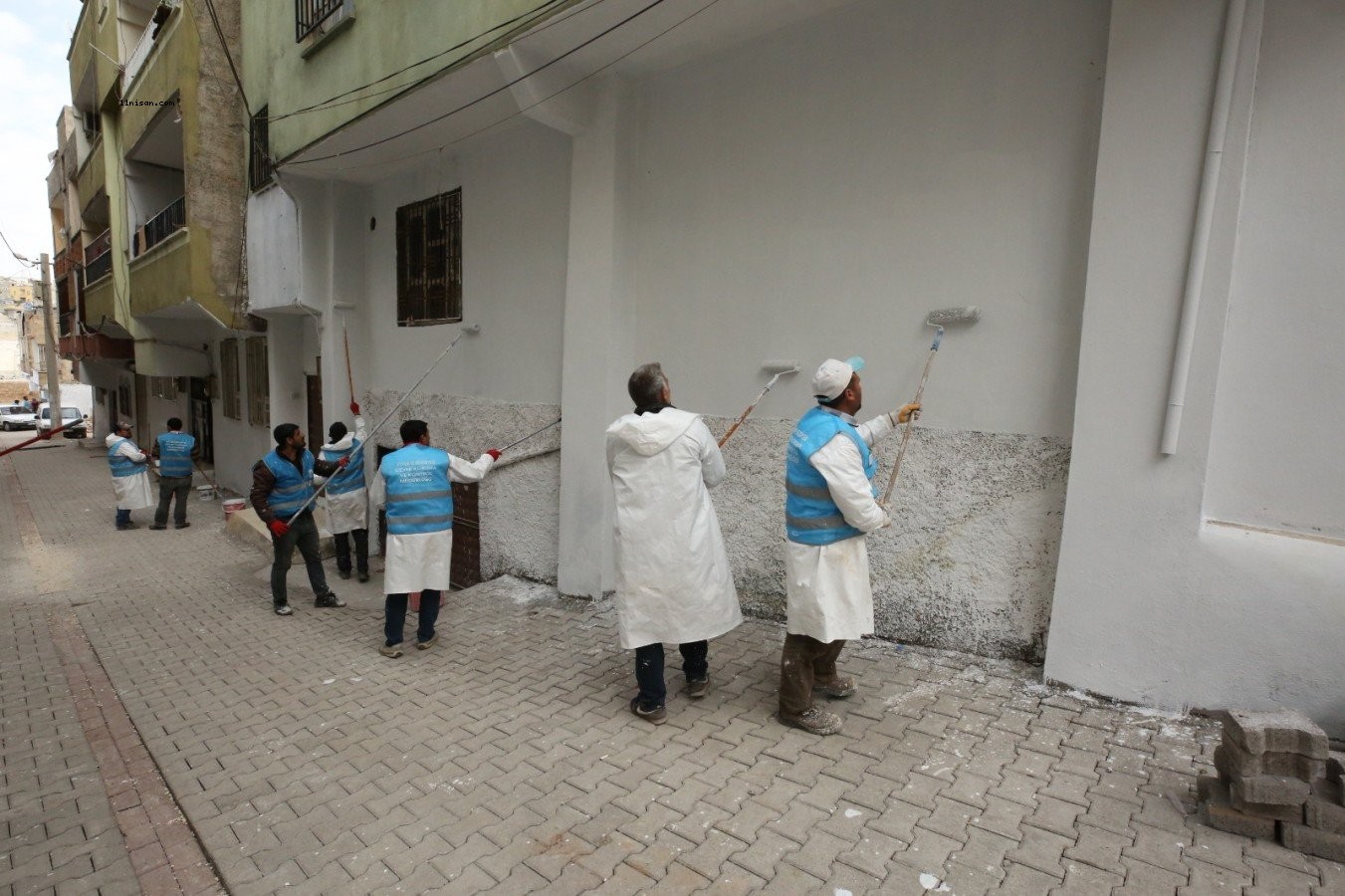 Eyyübiye’de selden etkilenen sokak ve evlerde boyama çalışmaları;