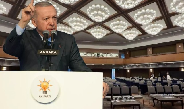 ERDOĞANIN TARİHİ KONUŞMASI ÖNCESİ AK PARTİDE HAREKETLİLİK