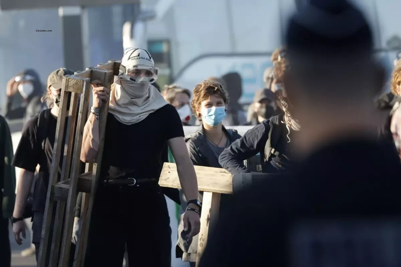 FRANSA’DA PROTESTO DALGASI BÜYÜYOR: İSTİHBARATTAN 100 BİN KİŞİLİK TAHMİN!;