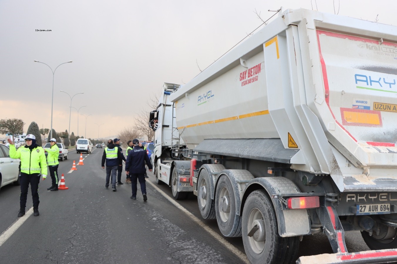 ŞANLIURFA'DA HAFRİYAT KAMYONLARI VE BETON MİKSERLERİ DENETLENDİ;