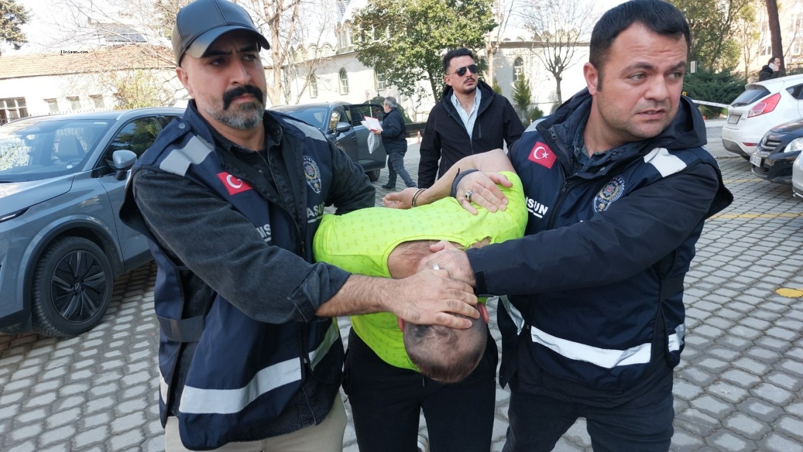 Maaşını çekmeye giden yaşlı adamı öldürüp 4 gün babasının evinin bodrumunda sakladı;