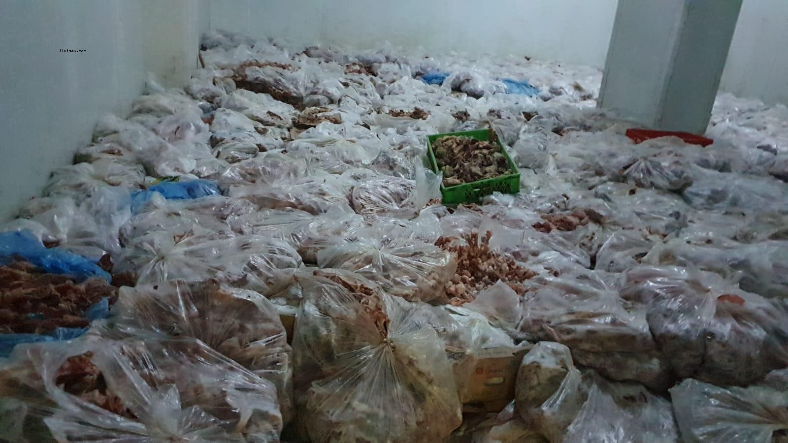 Şanlıurfa’da bir depoda 10 ton bozuk tavuk ele geçirildi!;